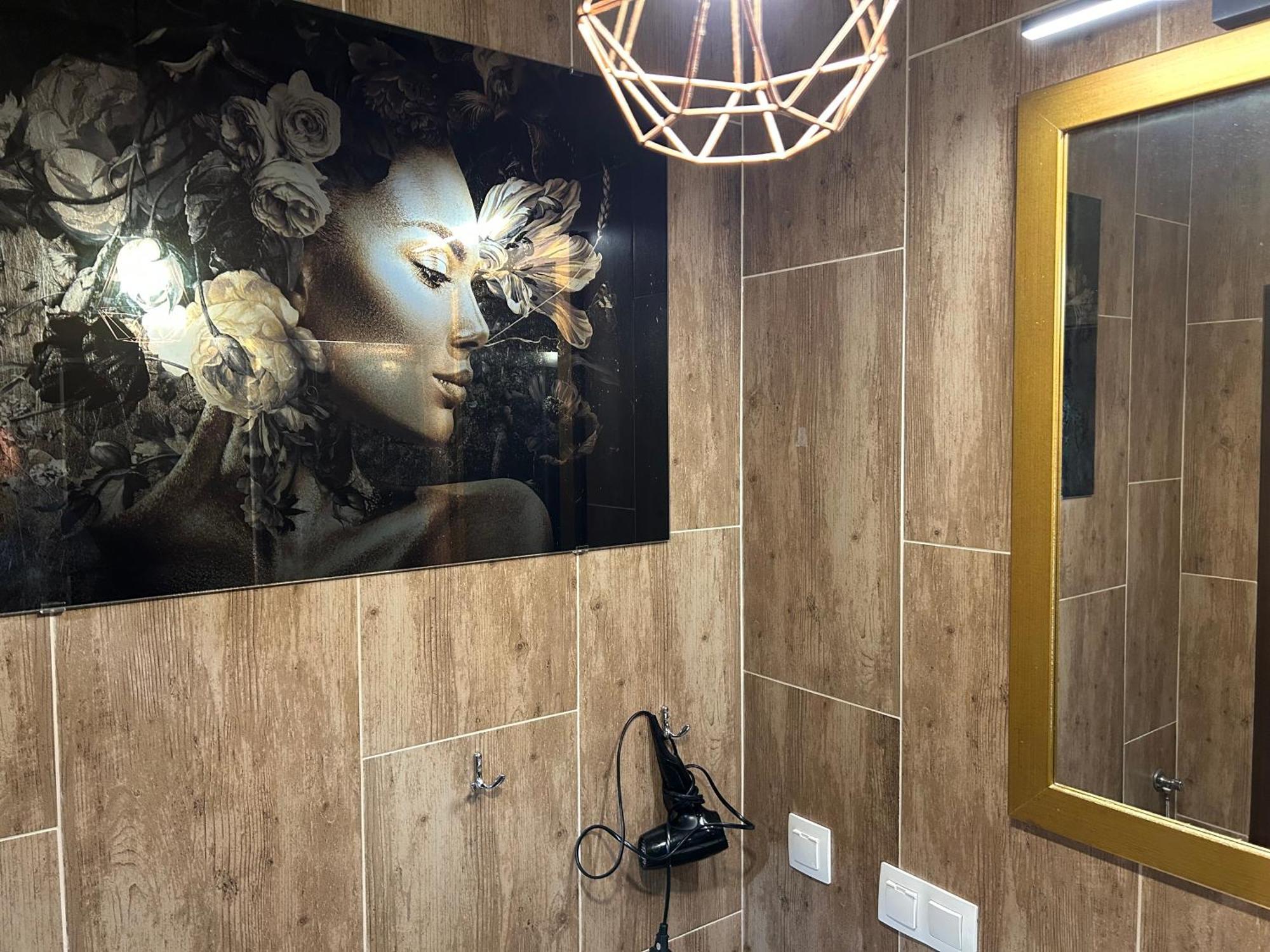 Апартаменти Goldeneye Center